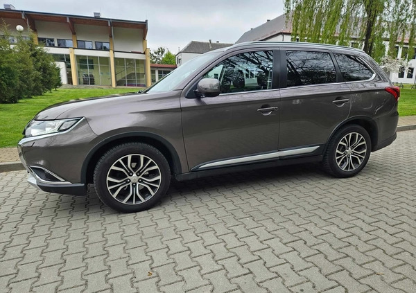 Mitsubishi Outlander cena 78000 przebieg: 70000, rok produkcji 2017 z Miechów małe 781